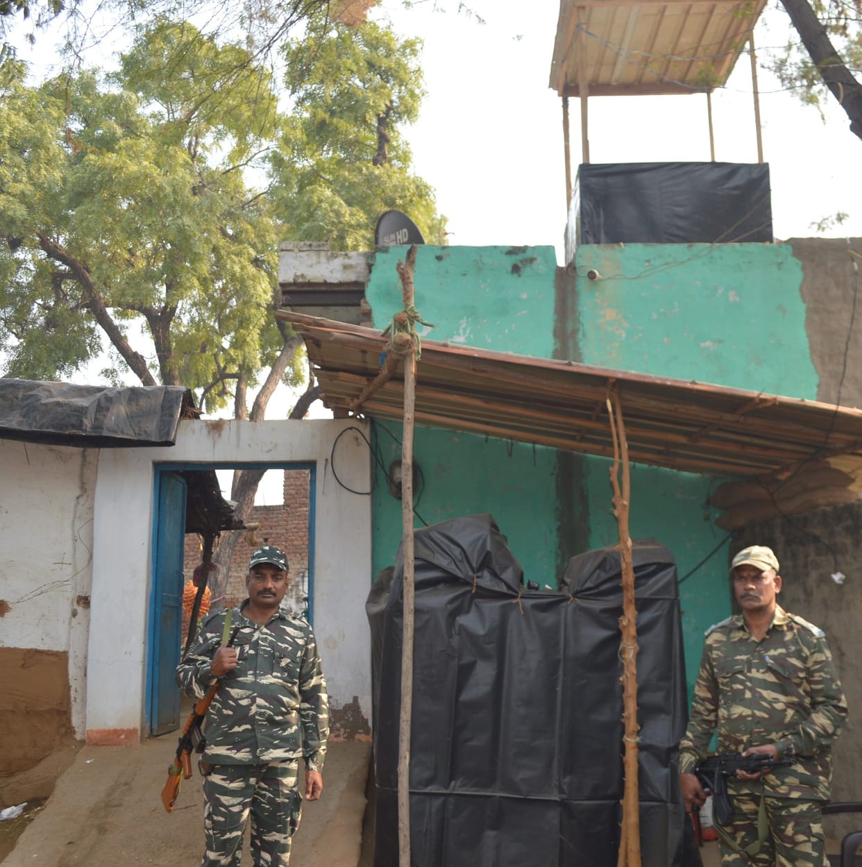 Hathras: Bitia's brother reached SP office and gave a complaint letter