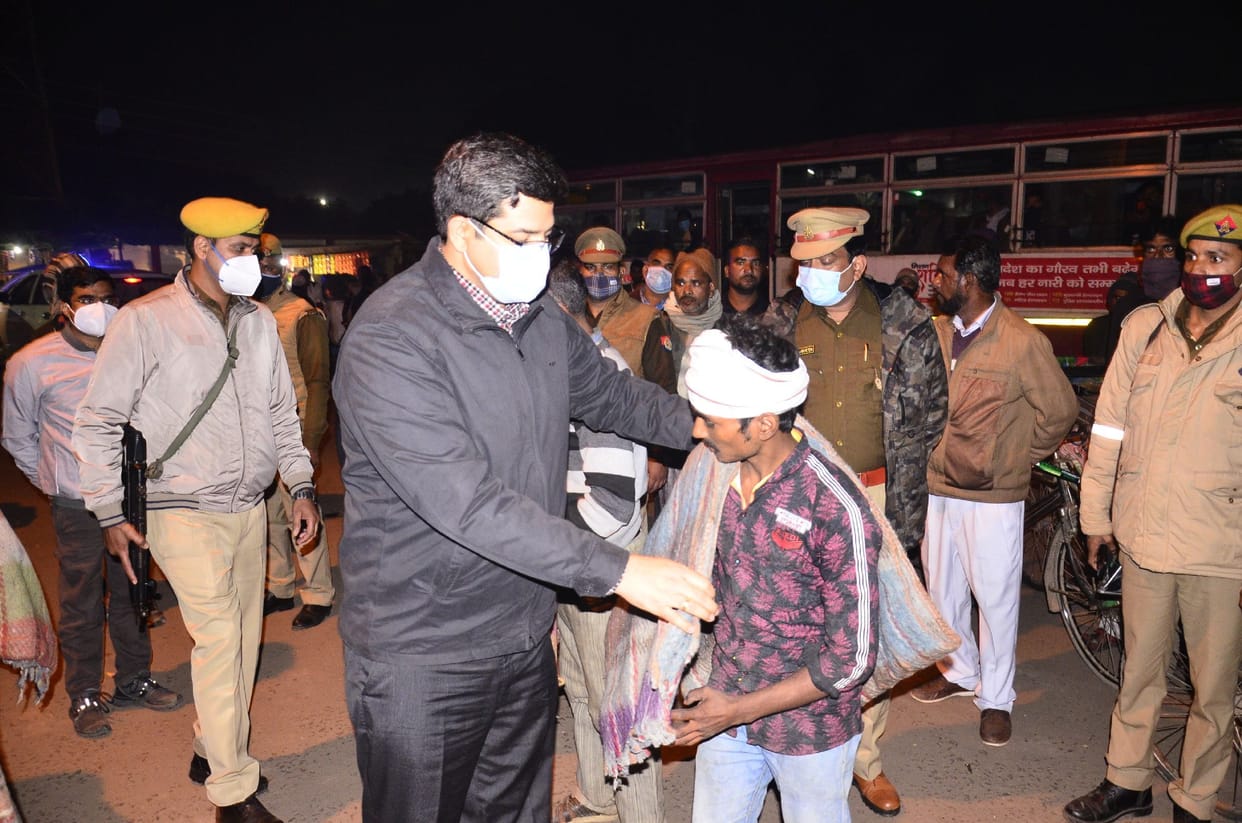 DM distributed blankets to the needy at night