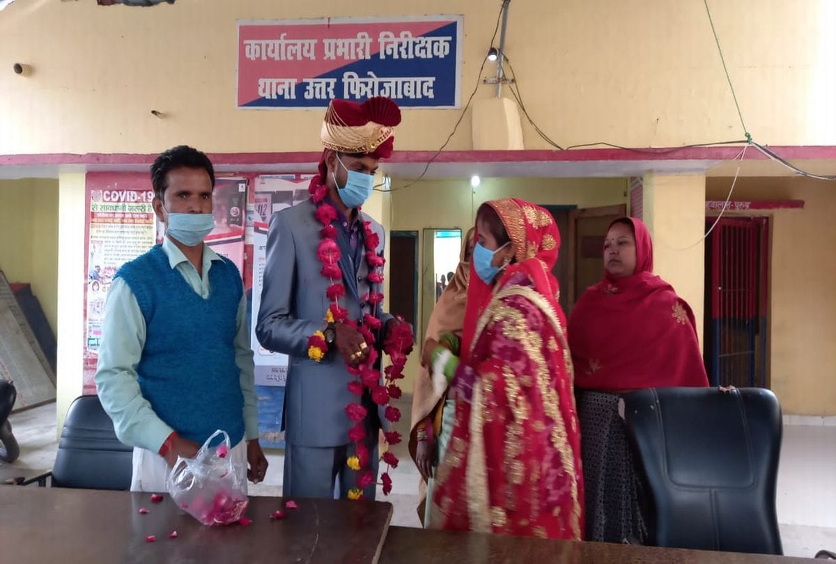 Firozabad Marriage News: Groom And Bride Varmala In Firozabad Police Station