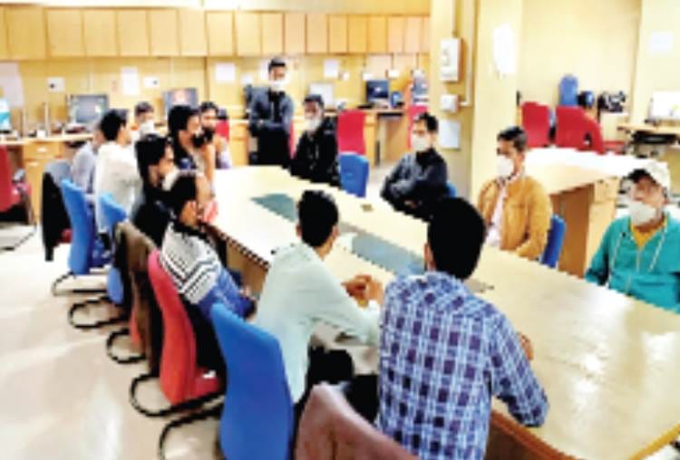 Contract employees of the State covid command center stopped work on Thursday