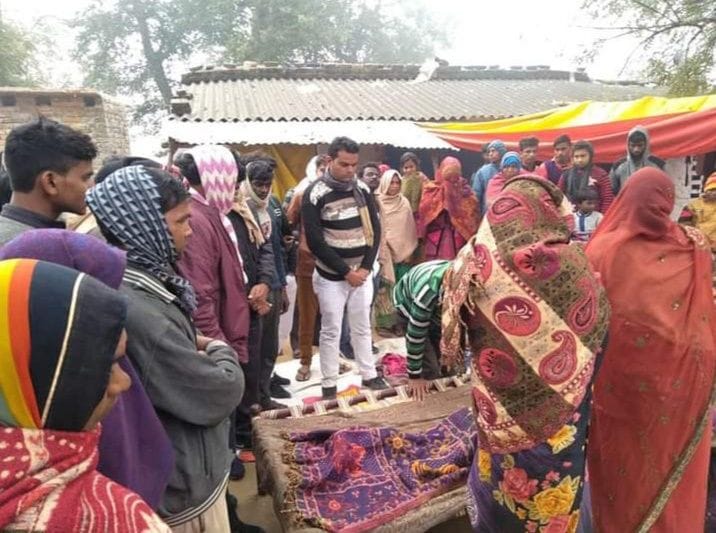 In the marriage of maternal aunt, a child who died as a child falls in a well