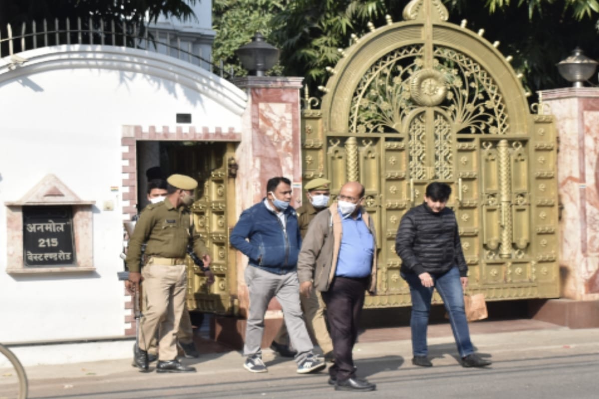 Simultaneous search on 22 locations of bullion traders in meerut