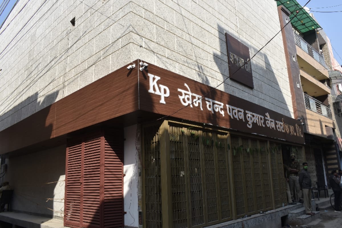Simultaneous search on 22 locations of bullion traders in meerut