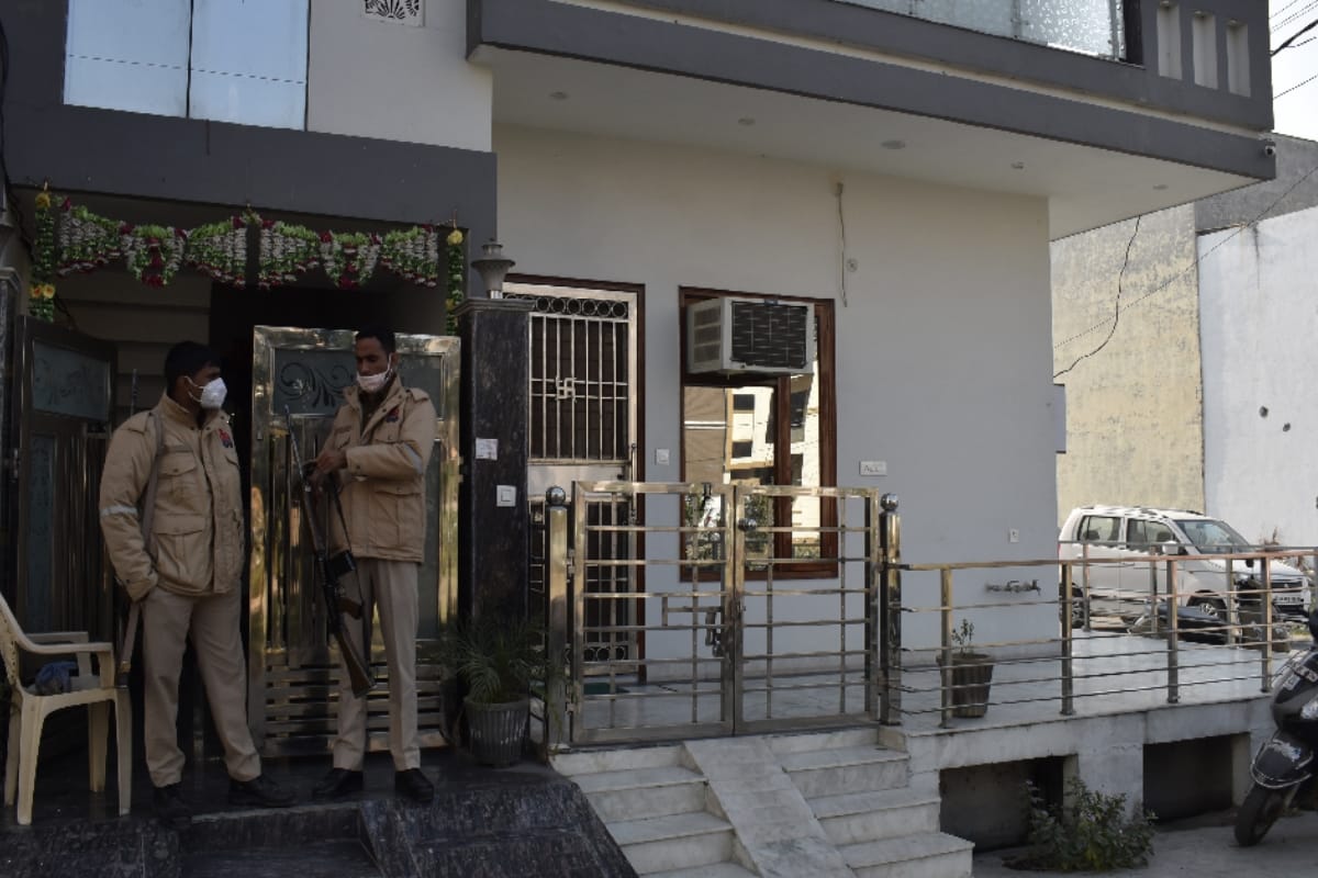 Simultaneous search on 22 locations of bullion traders in meerut