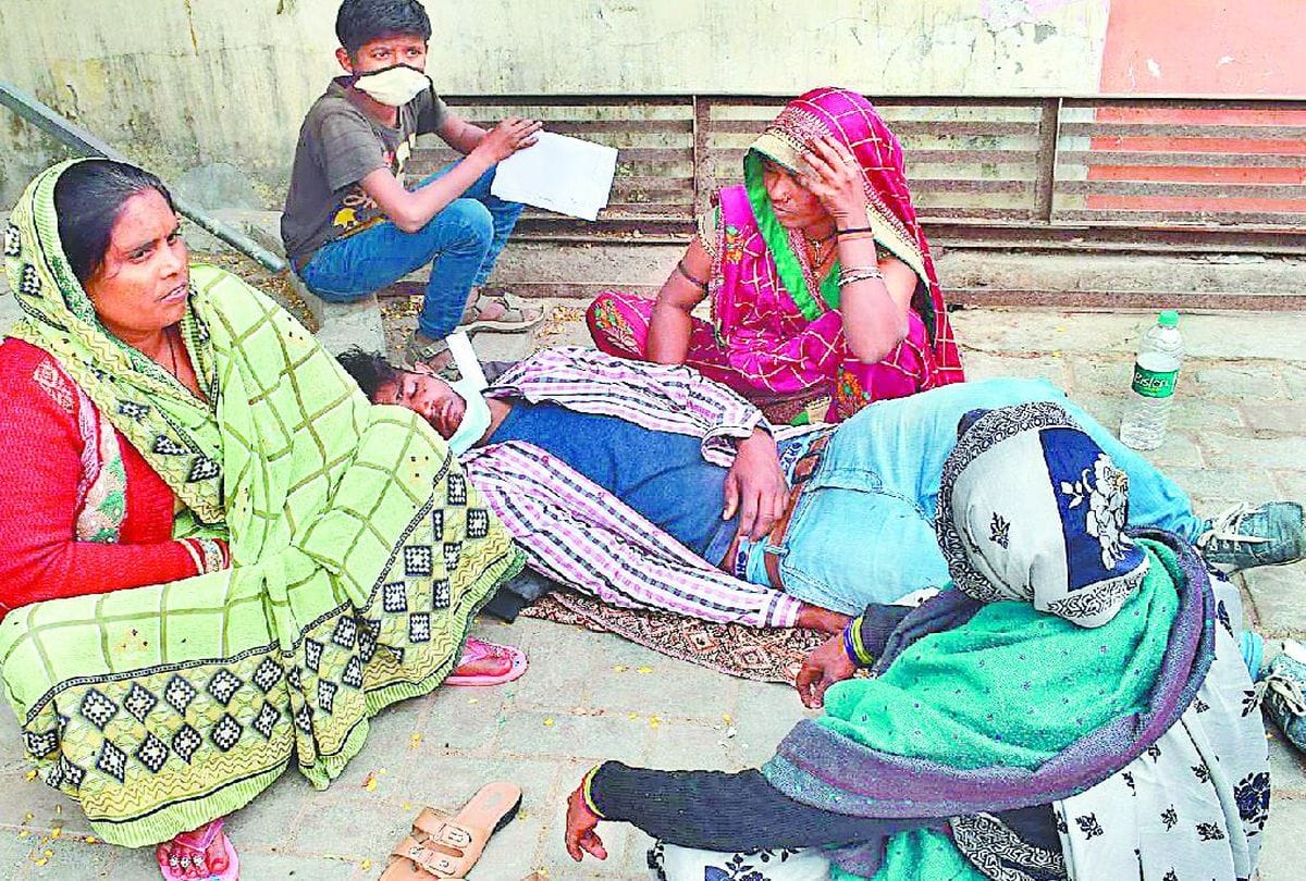 Injured young man did not get treatment in district hospital mainpuri