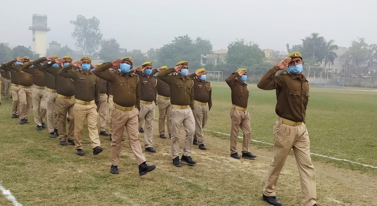 Azamgarh showed strength in march past and tug of war