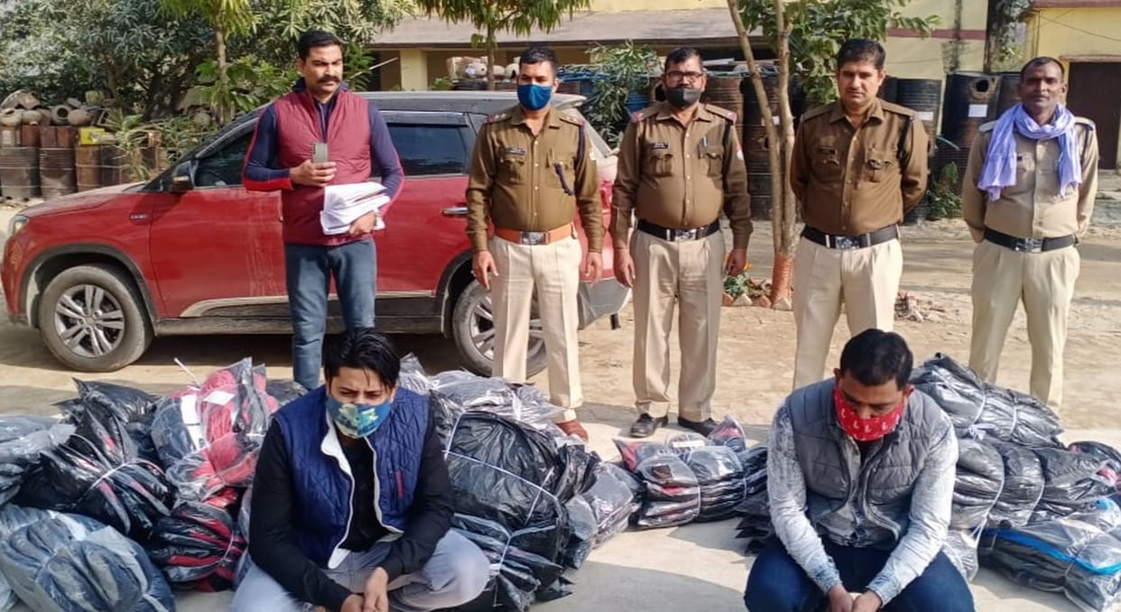 Two smugglers caught in smuggling jacket worth 13.70 lakh from Nepal