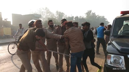 Road accident in Sonbhadra death of a laborer who was crushed by a truck and killed