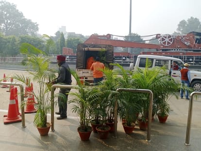  GM of Northeast Railway visits Varanasi saplings removed from station as soon as they go