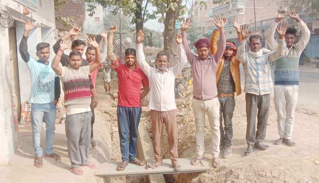 Citizens out loud about open drain, demonstration