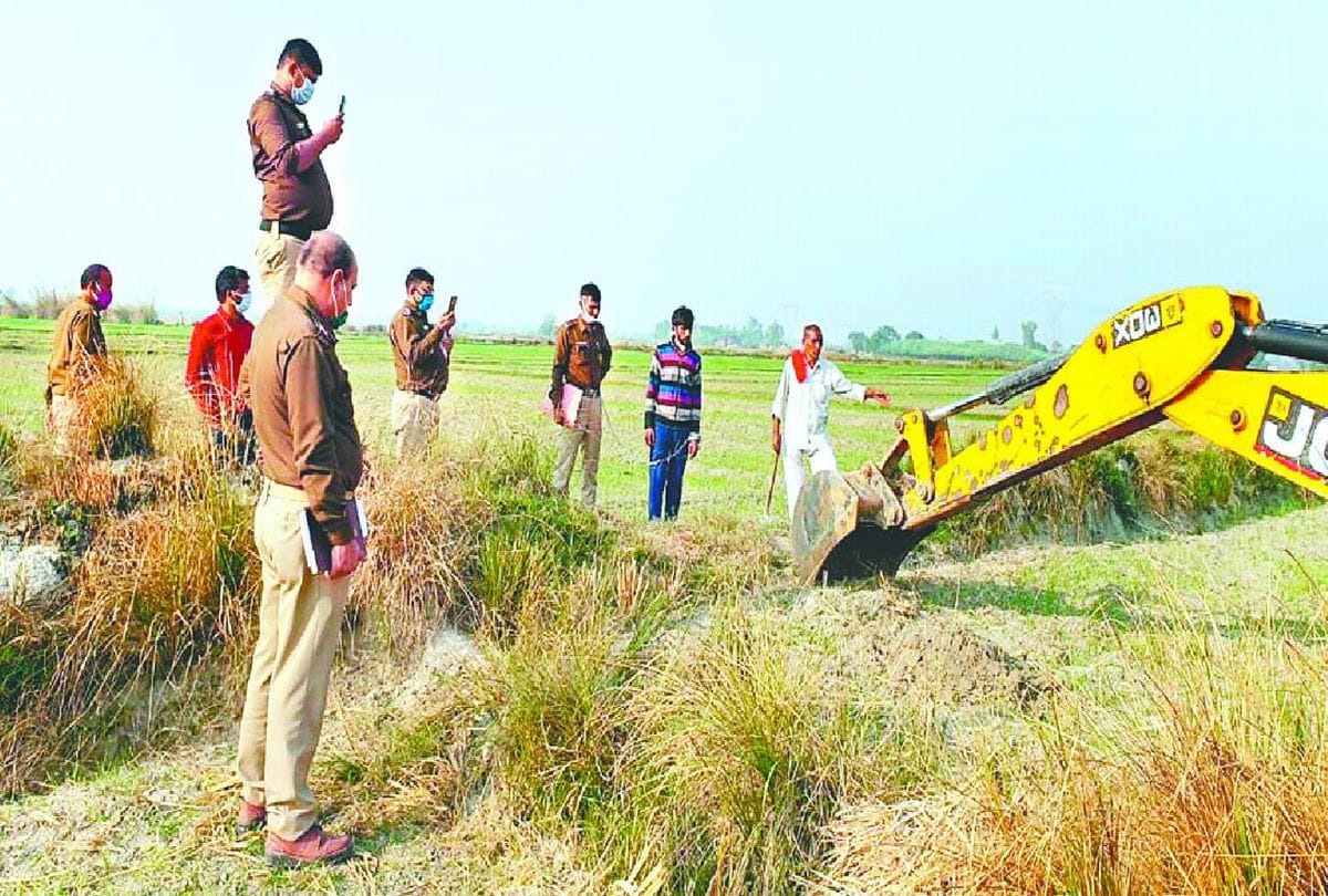 Dead body thrown in mustard field after killing a woman in Bhadohi