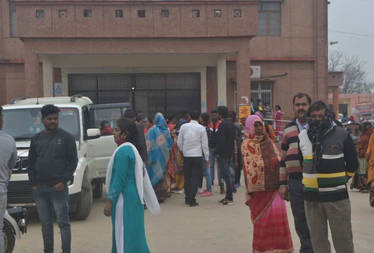 maternal uncle and nephew died in road accident at sant kabir nagar news