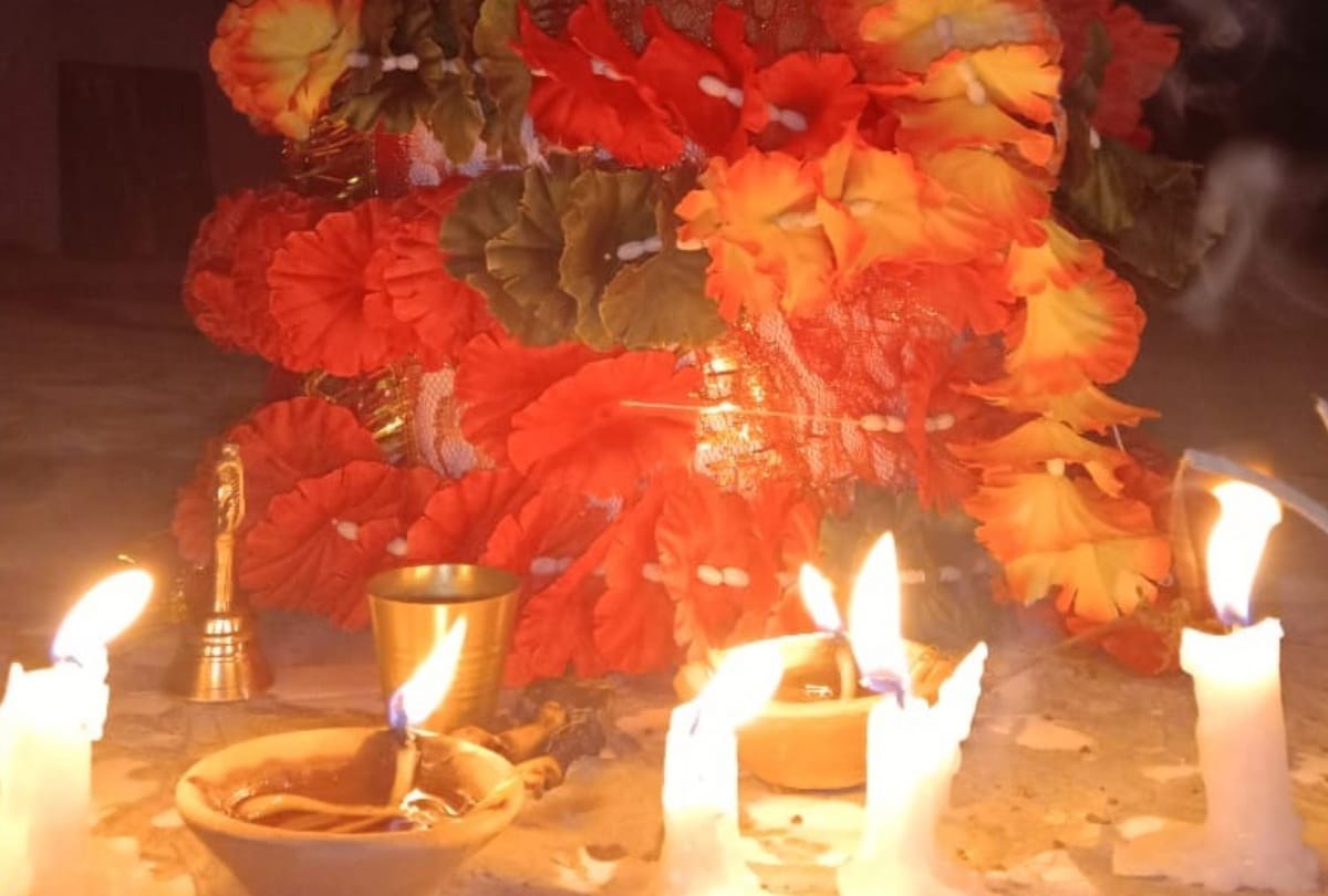 Burning lamp under Tulsi removes impoverishment from home