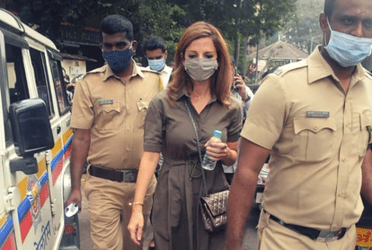 Hrithik Roshans Ex Wife Sussanne Khan spotted at Bandra Police Station Mumbai