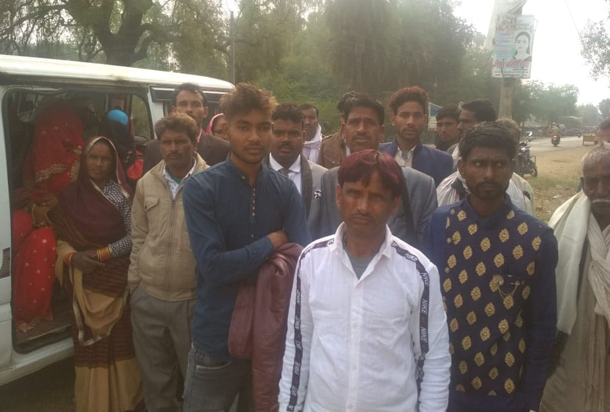 bride and groom reached the police station with barti