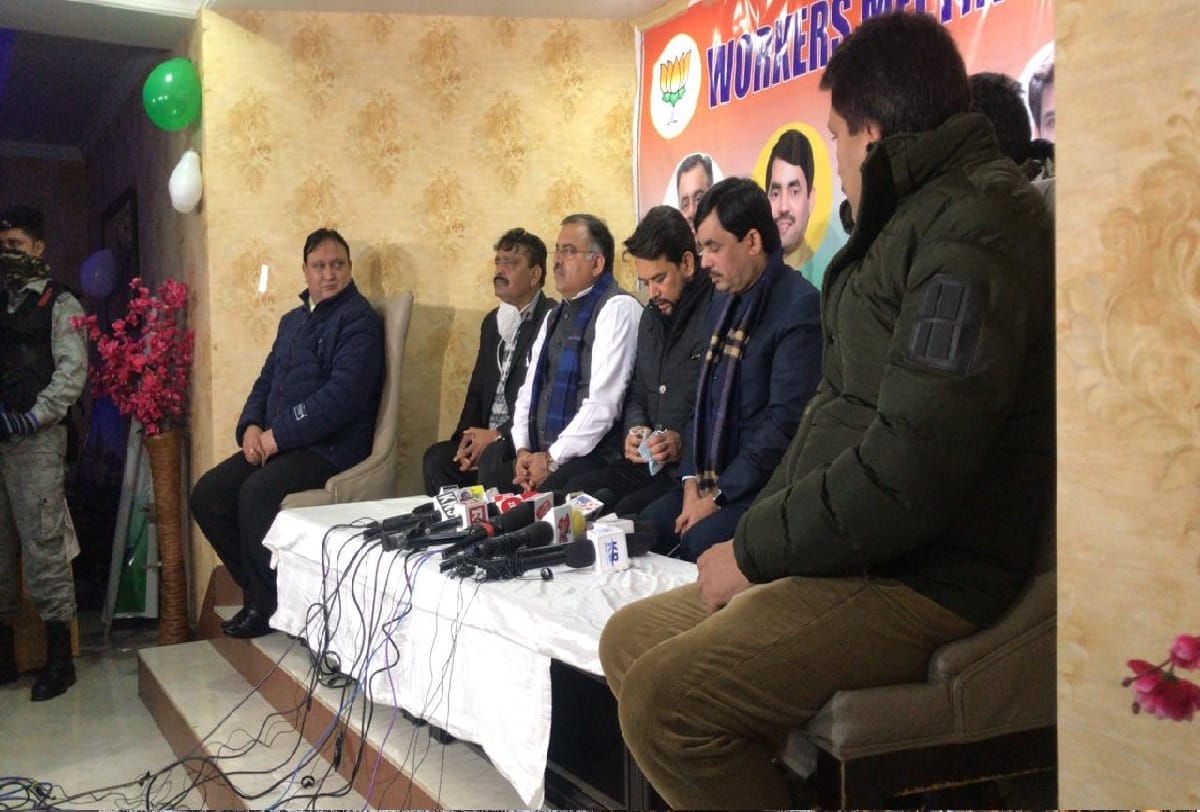 Anurag Thakur lashed out at Abdullah and Mufti family without his name