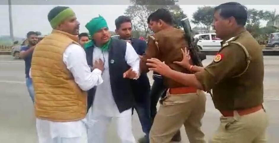 nozzle with Bhakiy leader who went to free plaza