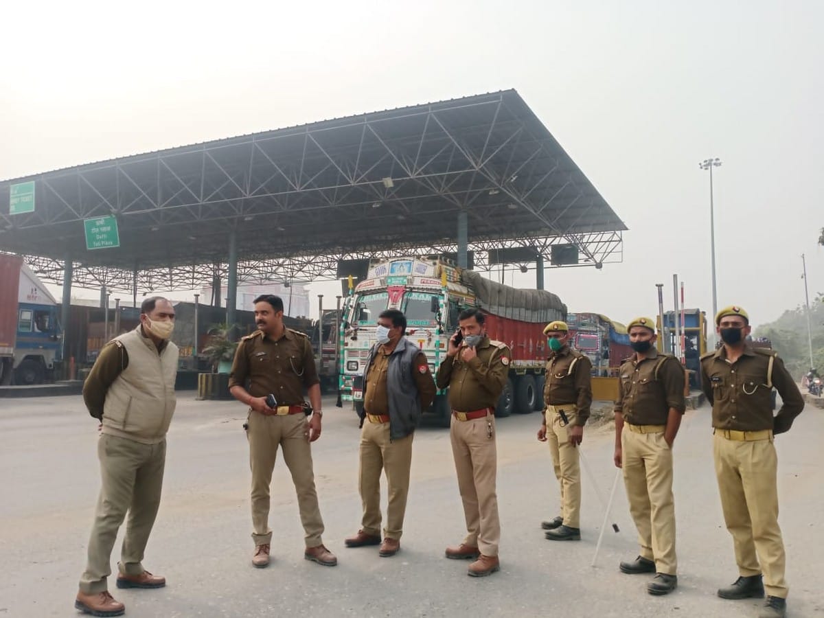 Kisan agitation: Police and PAC force deployed at Dafi toll plaza of Varanasi