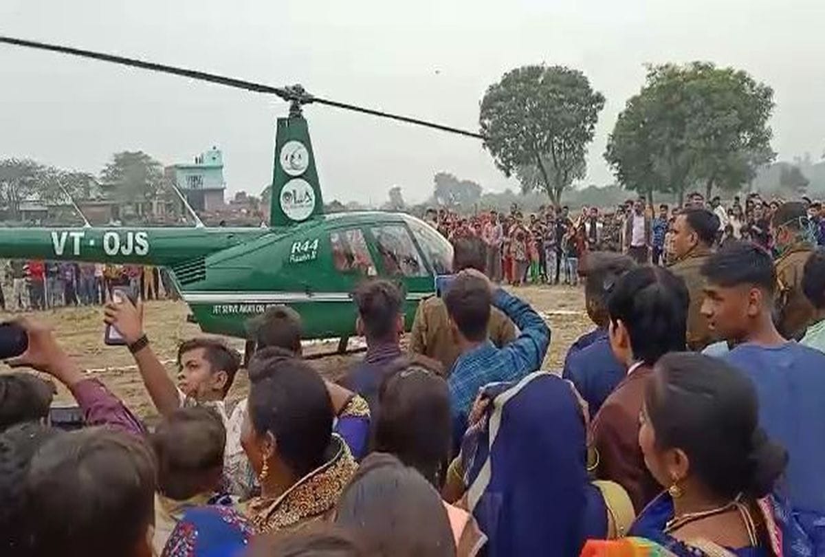 bride and groom arrived in a helicopter in the small village of agra