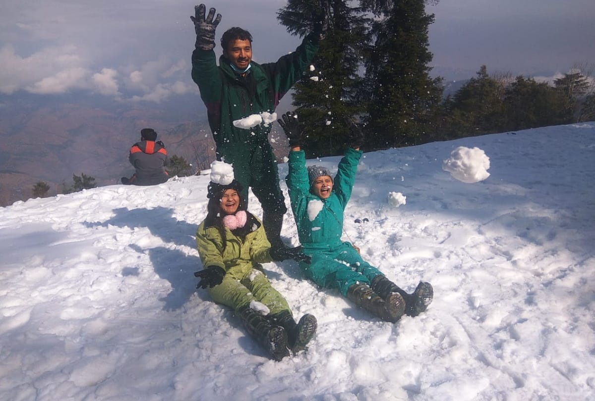snowfall shimla: The tourists enjoyed the snow, skiing in Kufri, see pics