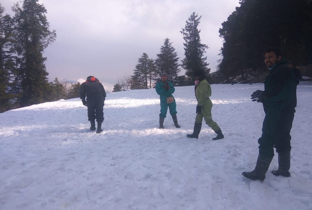 snowfall shimla: The tourists enjoyed the snow, skiing in Kufri, see pics
