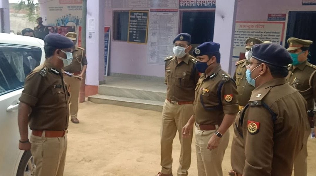 Hathras: ADG and IG inspected Chandpa police station