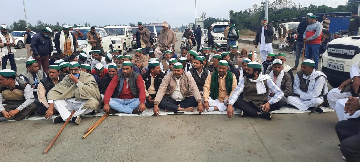 All three toll plazas were occupied by Bhakiyu for four hours