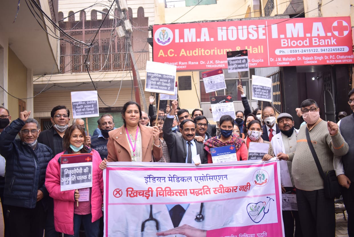Doctors on strike against mixopathy