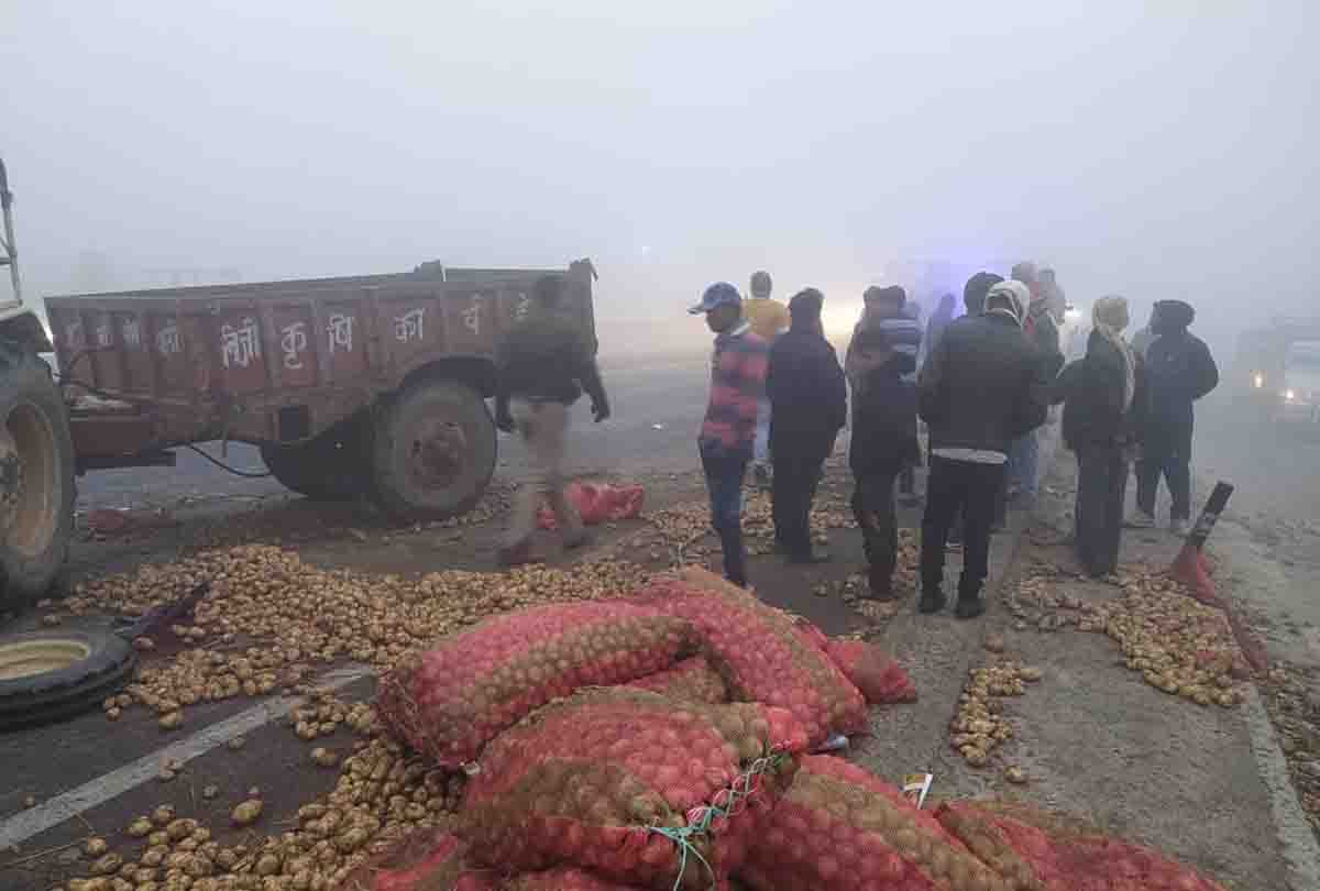 Truck collides in tractor-trolley, driver dies, 2 injured