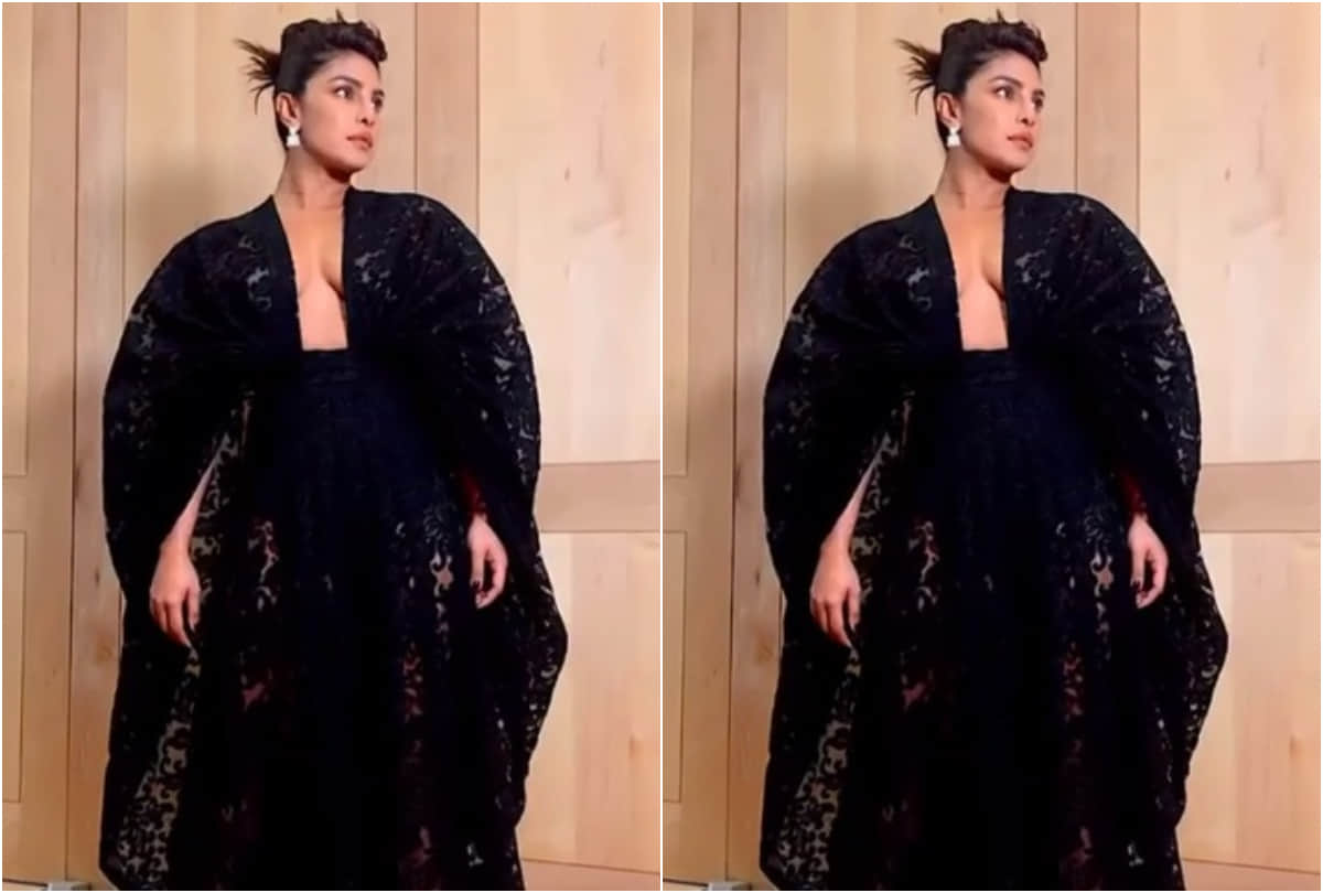 Priyanka Chopra facilitate to Warren Buffet with Global Citizen Award