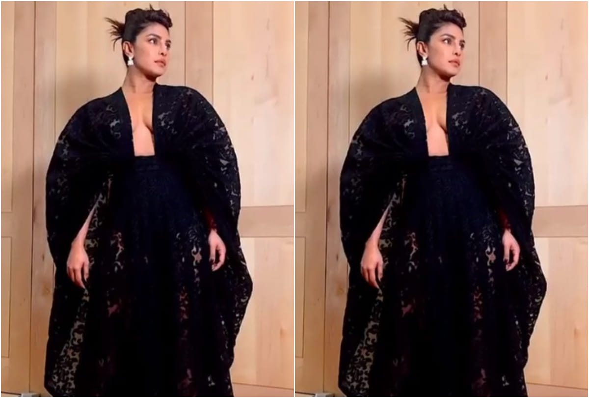 Priyanka Chopra facilitate to Warren Buffet with Global Citizen Award