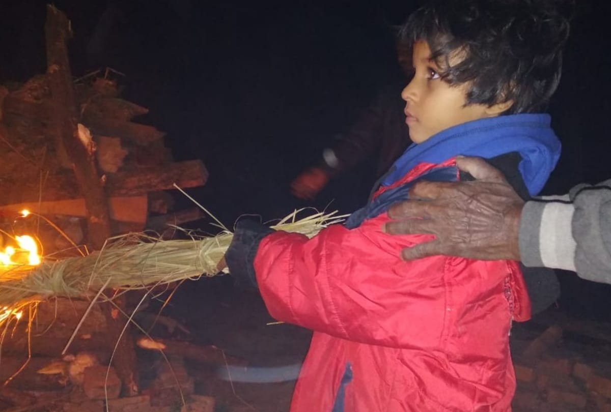 Six year old daughter cremated mother in sant kabir nagar