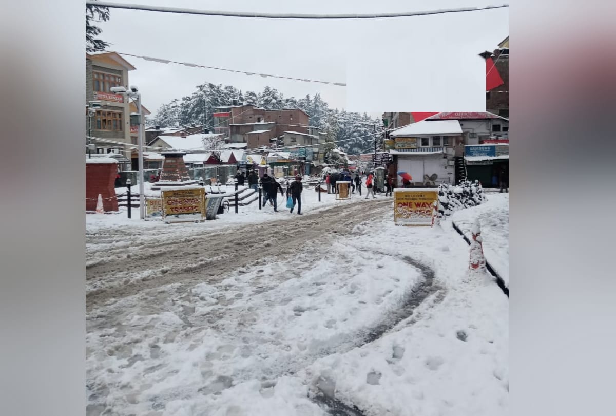 Himachal Snowfall News: heavy snowfall in state, tourists influx in manali, many roads closed