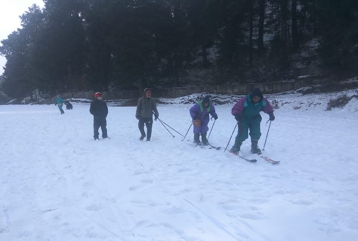 snowfall shimla: The tourists enjoyed the snow, skiing in Kufri, see pics