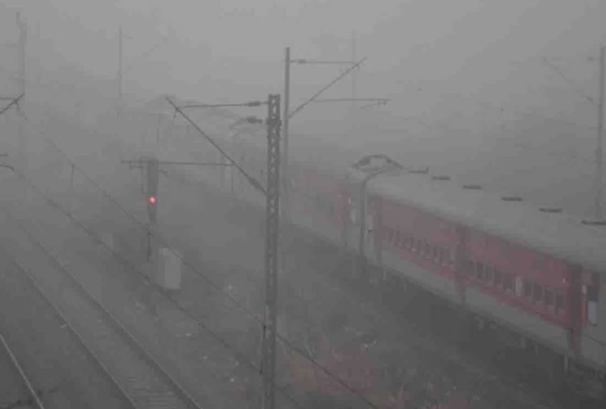 temperature of day fell down, many trains cancelled due to fog