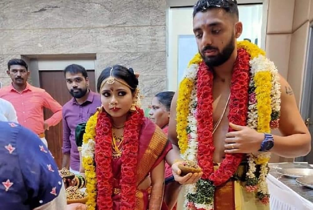 KKR spinner Varun Chakaravarthy ties the knot with girlfriend Neha Khedekar, see video