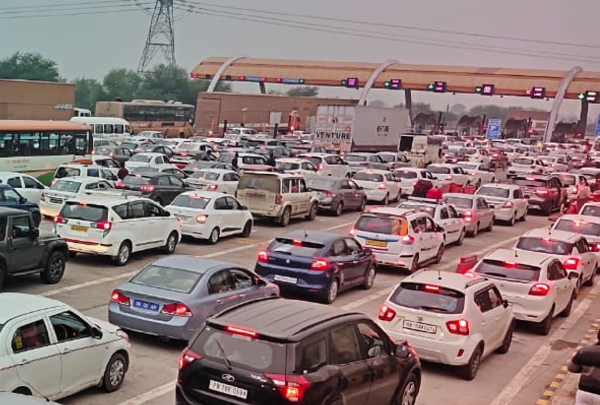 Mathura Yamuna Expressway Traffic Jam On Toll In Mathura