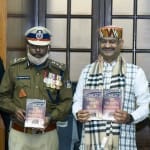 ओम बिरला किताब का विमोचन करते हुए