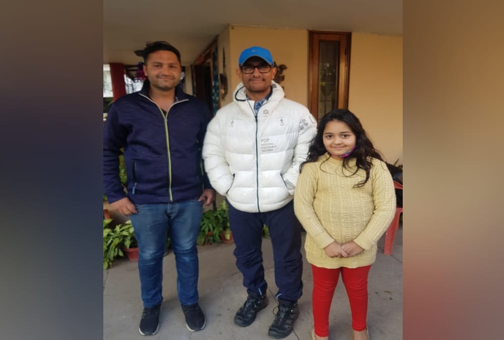 Uttarakhand news, Bollywood Actor Aamir Khan Play Cricket with childrens in dehradun
