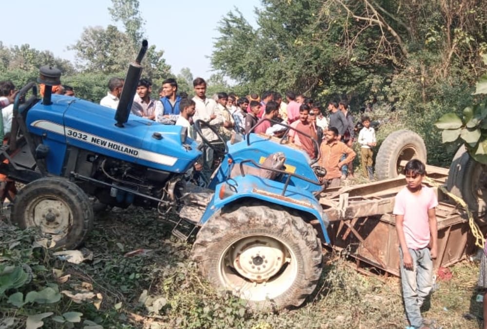 One died and six injured in an accident in Balrampur.