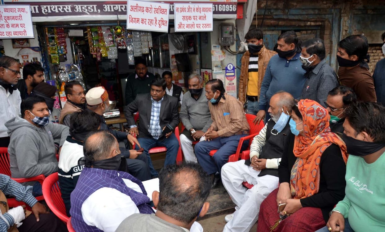 Aligarh: traders of Hathras Adda warn of strike