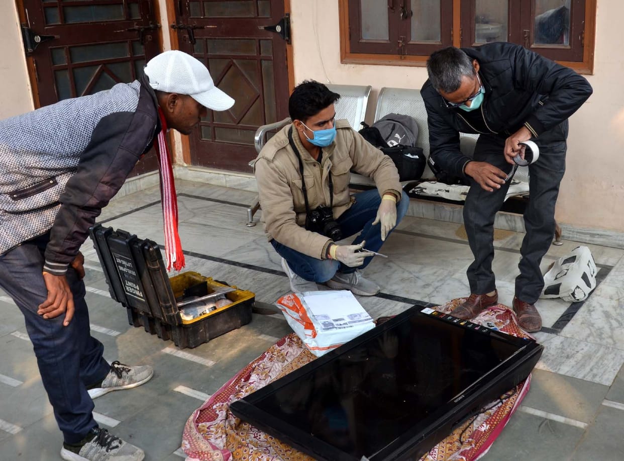 Aligarh: Lakhs stolen from the house of deputy director of the Department of Economics and Health