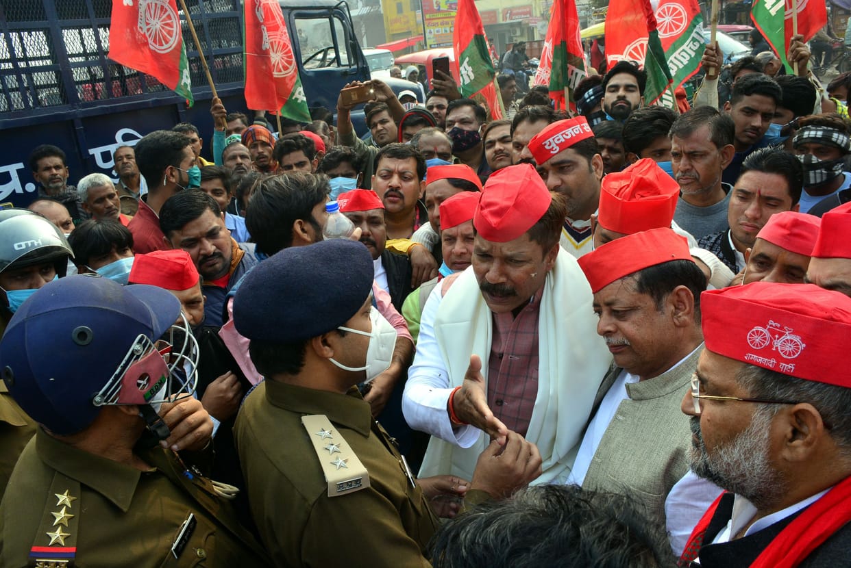 Aligarh: Sapai arrested for blocking Dhanipur Mandi Gate and GT Road