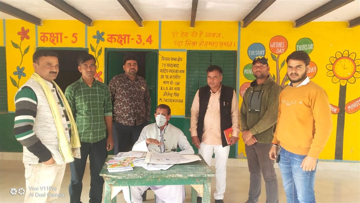 Hathras: BJP workers get new voters by reaching booths