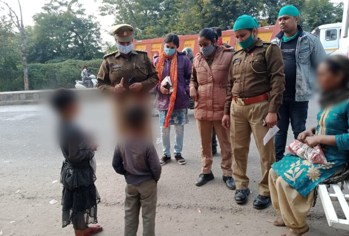 Police rescues children of begging in Agra
