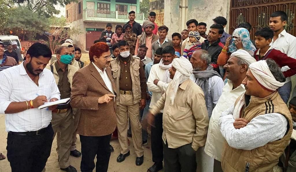 Hathras: Illegal recovery in the name of connection disconnection