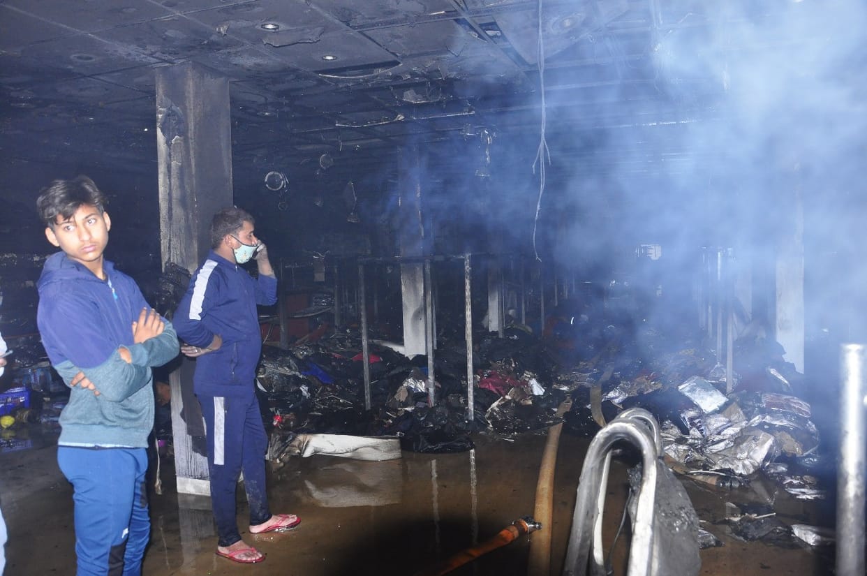 Fire in shopping mall burnt to ashes in crores