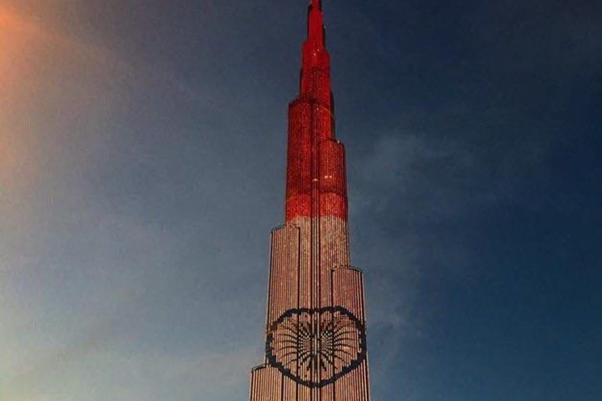 building in world which are unique in their height grandeur design craft burj khalifa capital gate romania hotel