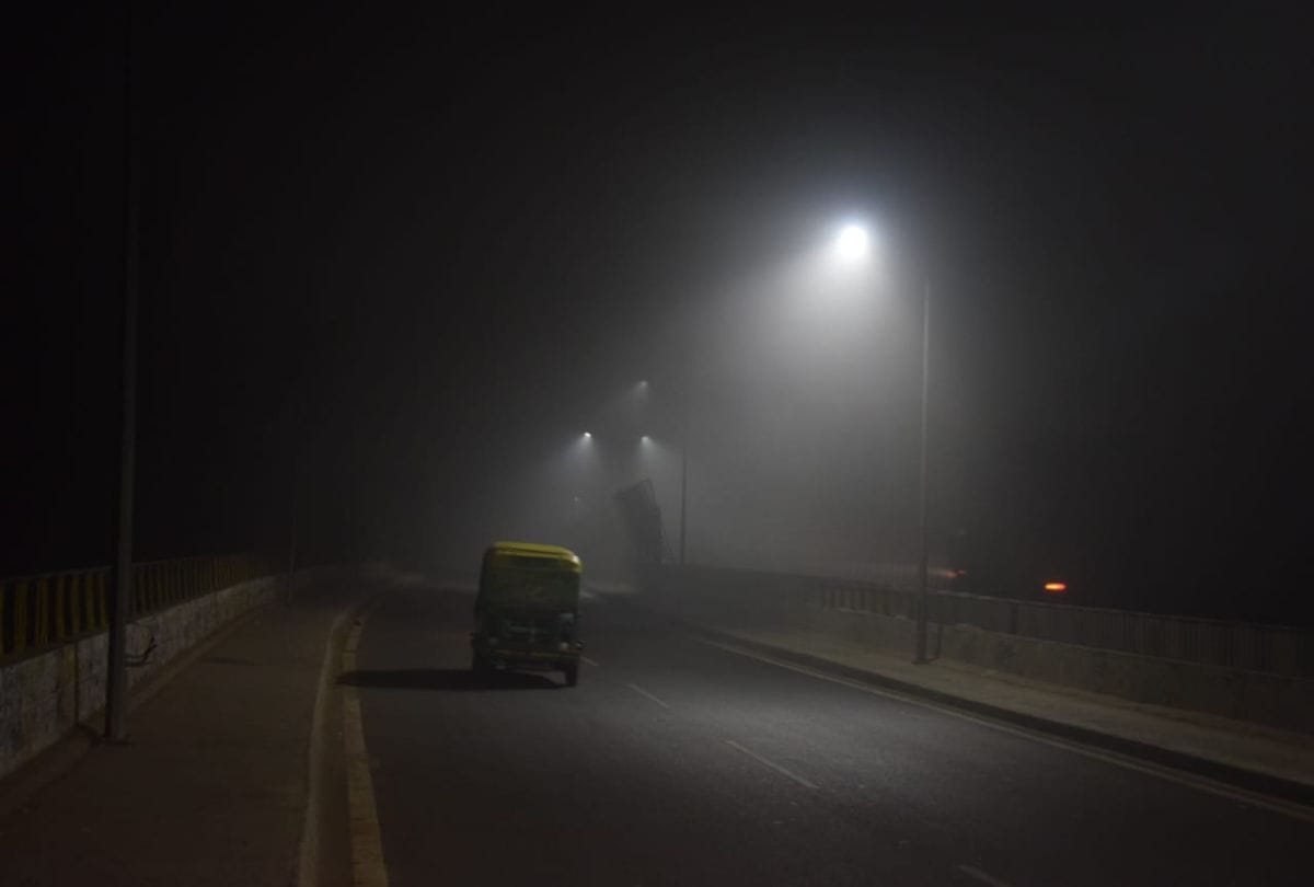 Fog engulfs parts of the national capital blowing cold wind 