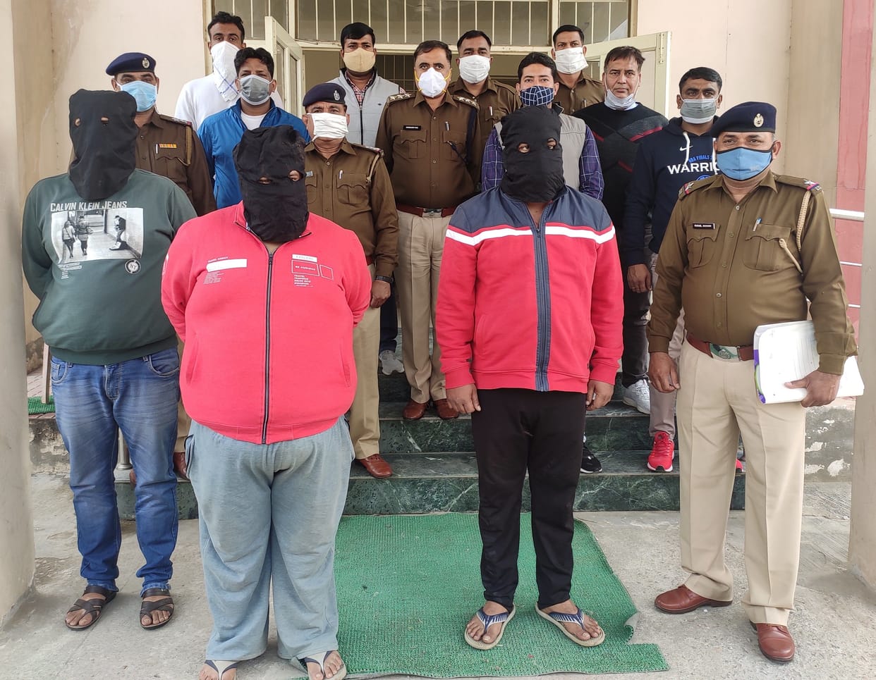 Two brothers in debt, together with a partner, carried out the incident